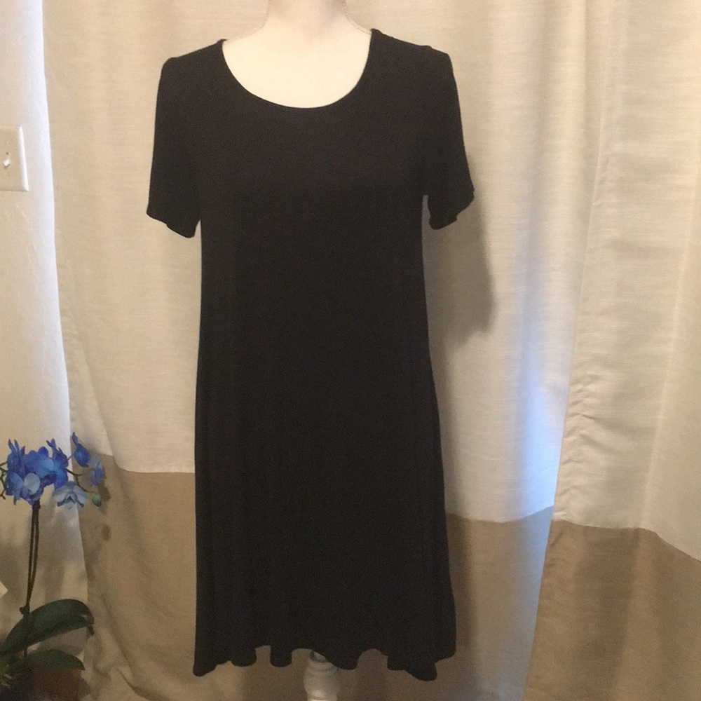 Lovely soft rayon w/ 5% spandex.  It’s so comfy😊